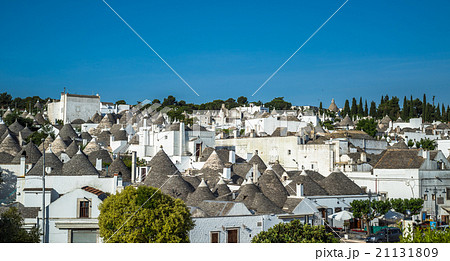 Traditional trulli houses, Alberobello, Italy 21131809