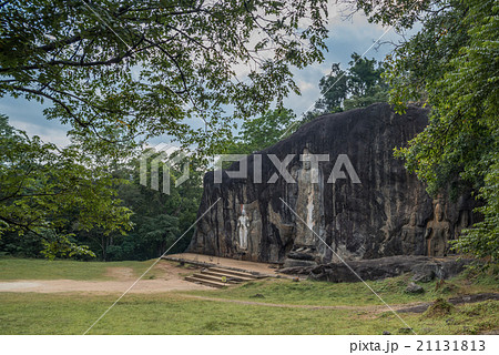 Buduruwagala ancient buddhist temple, Sri Lanka 21131813