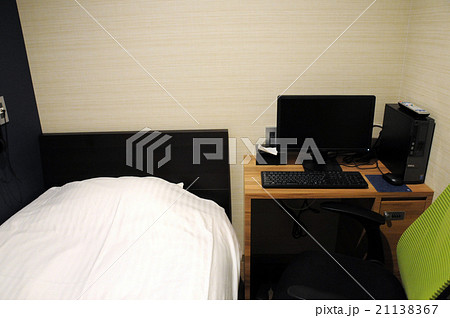 簡易宿泊所の室内 21138367