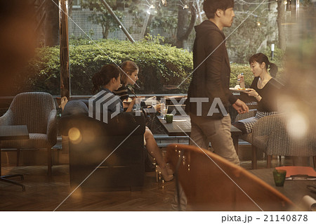 カフェで女子会 カフェで女子会 21140878