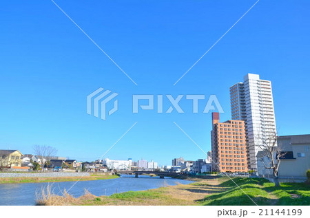 春日部市の街並みと大落古利根川 21144199