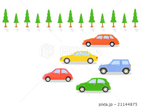 カラフルな5台の車と街路樹のイラスト素材