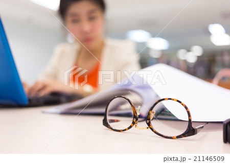 study education, woman worked in the library 21146509