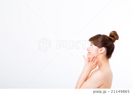 ビューティーイメージ 若い女性 美肌 素肌 きれいな肌 スキンケア 白バック 美容イメージ写真素材 ビューティーイメージ 若い女性 美肌 素肌 きれいな肌 スキンケア 白バック 美容イメージ写真素材 21149865