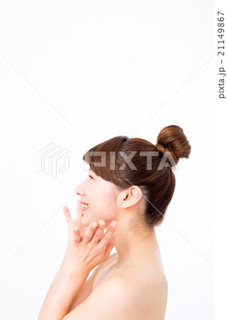ビューティーイメージ　若い女性　美肌　素肌　きれいな肌　スキンケア　白バック　美容イメージ写真素材 21149867