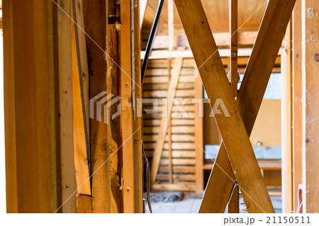 住宅解体業者 家を壊す リフォーム 建築物解体作業 木材 廃材 ぶっ壊す 日本建築 住宅解体業者 家を壊す リフォーム 建築物解体作業 木材 廃材 ぶっ壊す 日本建築 21150511