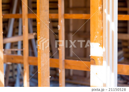 住宅解体業者　家を壊す　リフォーム　建築物解体作業　木材　廃材　ぶっ壊す　日本建築　 21150528