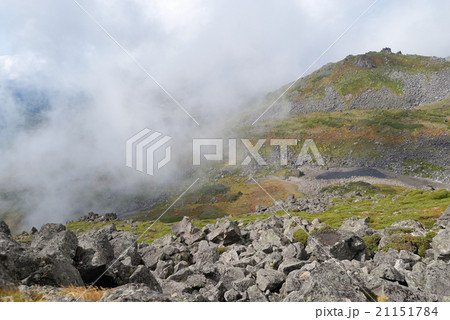 秋の登山道に発生した雲 秋の登山道に発生した雲 21151784