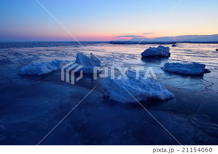 夜明け前の流氷 21154060