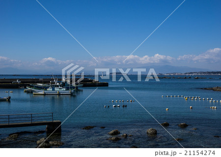 湘南の海と小型船 21154274