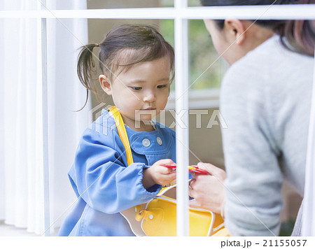 窓辺の親子 21155057
