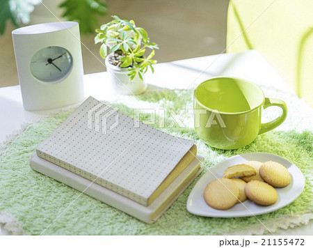 本とクッキー 21155472