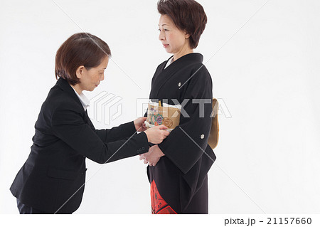 留袖の女性の着付け　着付,着付け師, 21157660