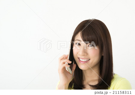 電話をする女性 21158311