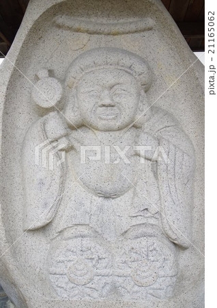 信州　安曇野の文化財　新屋（あらや）公民館前の大黒天　拡大　縦 21165062
