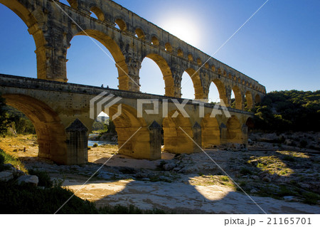 Roman aqueduct, Pont du Gard, France Roman aqueduct, Pont du Gard, France 21165701