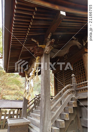 信州 松本の文化財 千鹿頭社本殿 向拝・木鼻・海老虹梁 縦 江戸時代の建築 信州 松本の文化財 千鹿頭社本殿 向拝・木鼻・海老虹梁 縦 江戸時代の建築 21166705