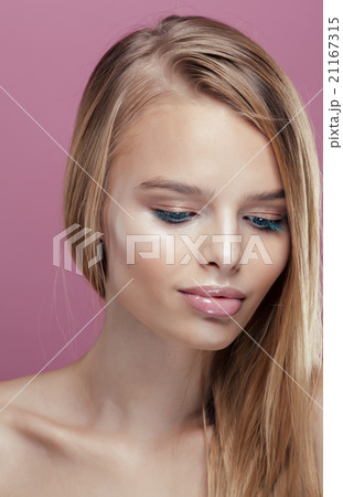 young pretty blonde woman with hairstyle close up 21167315