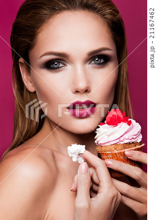 Beautiful fashion girl with cupcake Beautiful fashion girl with cupcake 21167462
