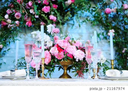 Table set for wedding reception 21167974