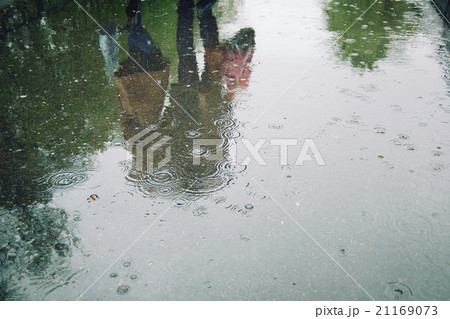 Walking people. Rainy day. Reflection. Aged photo. Walking people. Rainy day. Reflection. Aged photo. 21169073