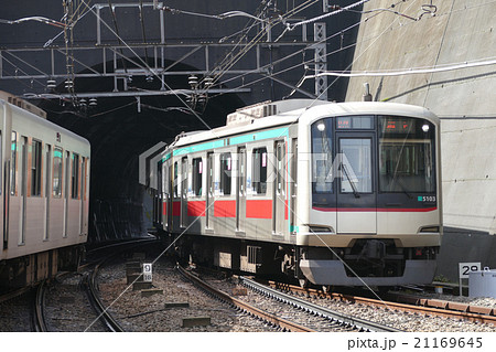 田園都市線 東武型 東急5000系 鷺沼駅の写真素材