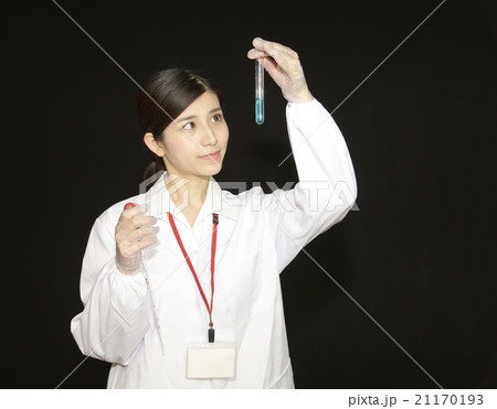 研究者 黒バック 黒背景 学者 女性 バイオ 生物 白衣 20代 試験管 培養 研究者 黒バック 黒背景 学者 女性 バイオ 生物 白衣 20代 試験管 培養 21170193