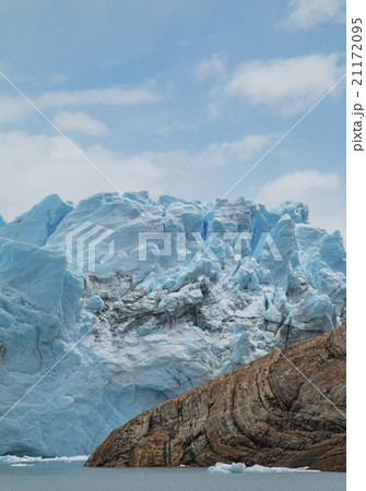 View of the side of the Perito Moreno Glacier 21172095