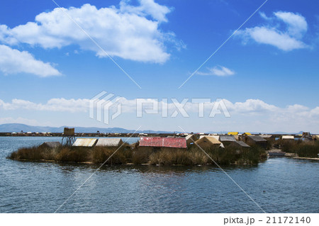 View of the Uros Islands on Lake Titicaca, Peru View of the Uros Islands on Lake Titicaca, Peru 21172140