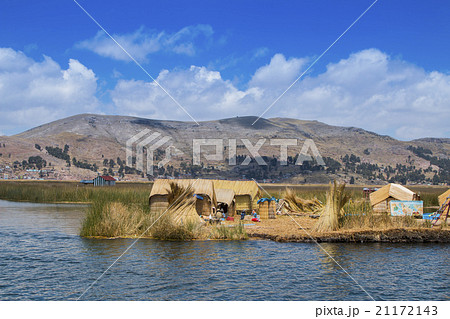 View of the Uros Islands on Lake Titicaca, Peru 21172143
