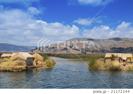 View of the Uros Islands on Lake Titicaca, Peru View of the Uros Islands on Lake Titicaca, Peru 21172144