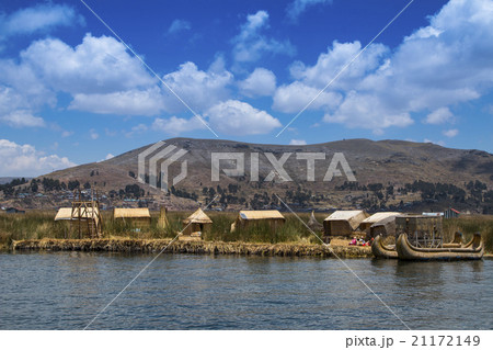 View of the Uros Islands on Lake Titicaca, Peru View of the Uros Islands on Lake Titicaca, Peru 21172149