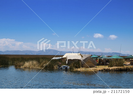 View of the Uros Islands on Lake Titicaca, Peru View of the Uros Islands on Lake Titicaca, Peru 21172150