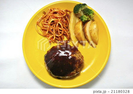 小さく俯瞰したハンバーグセット 21180328