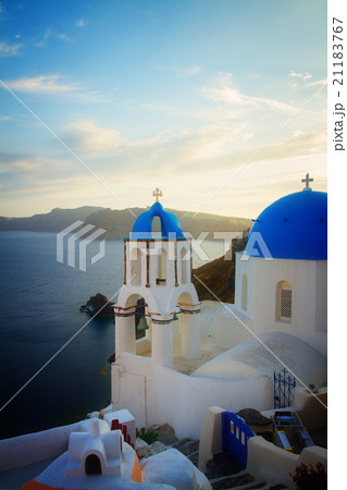 Oia, traditional greek village 21183767