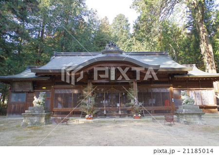 信州　安曇野　三郷の住吉神社　拝殿　横　東征した坂上田村麿呂が勧請？　本殿は江戸時代の建築 21185014