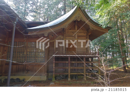 信州　安曇野　三郷の住吉神社　本殿　横　東征した坂上田村麿呂が勧請？　本殿は江戸時代の建築 21185015