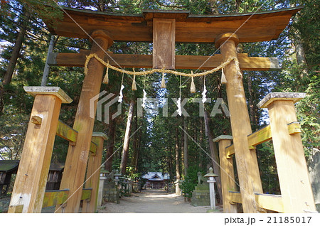 信州　安曇野　三郷の住吉神社　鳥居　横　東征した坂上田村麿呂が勧請？　本殿は江戸時代の建築 21185017