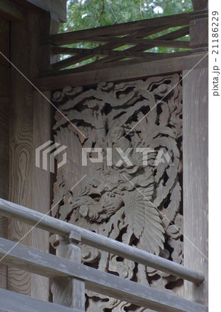 信州　安曇野の神社　光の五社の本殿（右脇障子）　立川流彫刻の名工　清水虎吉の彫刻群が見事 21186229
