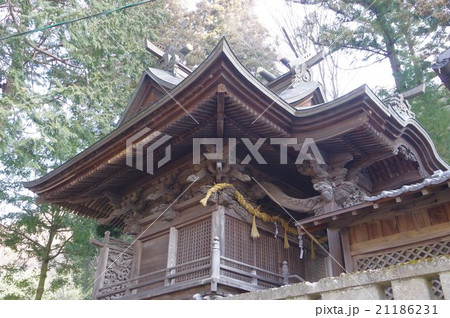 信州　安曇野の神社　光の五社の本殿　立川流彫刻の名工　清水虎吉の彫刻群が見事 21186231