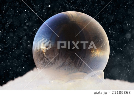 soap bubble frozen 21189868