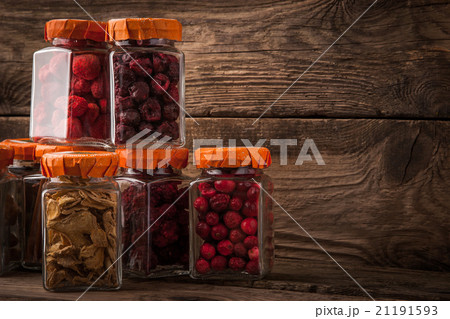 Set for mulled wine on a wooden table Set for mulled wine on a wooden table 21191593