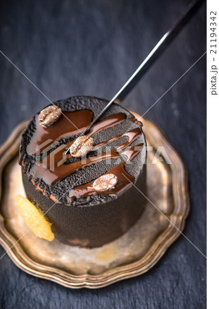 Piece of chocolate mousse cut knife 21194342