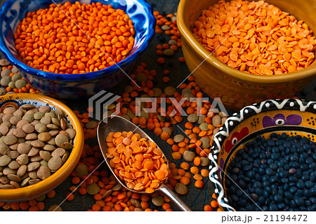Black and red lentil in the ceramic dishes  21194472
