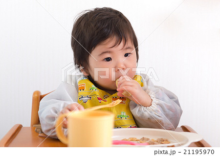 手づかみ食べ 21195970