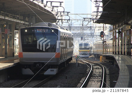 複々線をゆく中央線E233系ホリデー快速 21197845