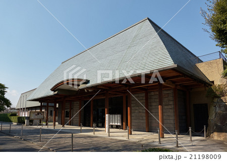 横浜能楽堂の正面入り口 21198009