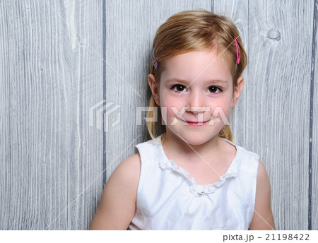 Portrait of a cute four-year smiling blonde girl  21198422