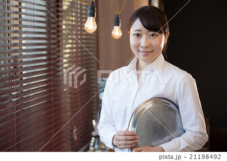 カフェで働く女性 カフェで働く女性 21198492