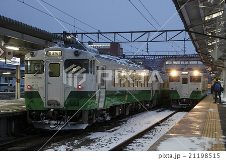 冬の会津若松駅に停車中の只見線キハ40 21198515